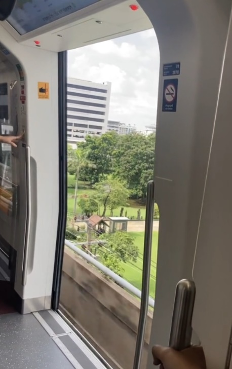 BTS แถลง รถไฟฟ้าประตูเปิดอ้าระหว่างวิ่ง ดูแล้วเสียวสุดใจ นี่แหละเหตุที่ต้องขยับชิดใน BTS แถลง รถไฟฟ้าประตูเปิดอ้าระหว่างวิ่ง ดูแล้วเสียวสุดใจ นี่แหละเหตุที่ต้องขยับชิดใน