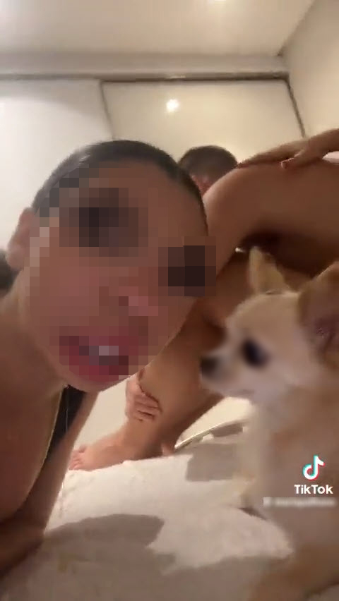 สาวลงคลิปขำ ๆ แต่ทำคนดูร้องเอ๊ะ แม่แก้ผ้าอยู่บนเตียง ทาครีมให้แฟนลูกสาว !? สาวลงคลิปขำ ๆ แต่ทำคนดูร้องเอ๊ะ แม่แก้ผ้าอยู่บนเตียง ทาครีมให้แฟนลูกสาว !?