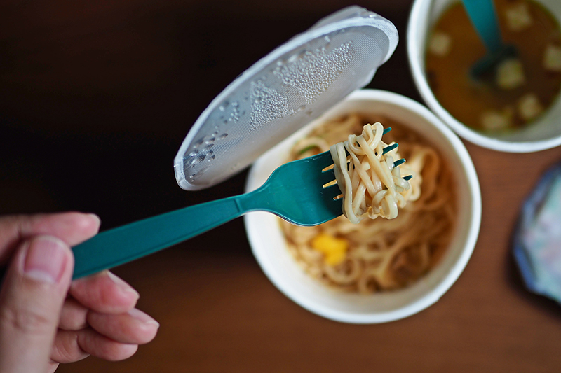 อย. เจอสารกำจัดศัตรูพืช ในบะหมี่เกาหลีถ้วยดำยี่ห้อดัง วางขายเกลื่อน สั่งอายัดทันที อย. เจอสารกำจัดศัตรูพืช ในบะหมี่เกาหลีถ้วยดำยี่ห้อดัง วางขายเกลื่อน สั่งอายัดทันที