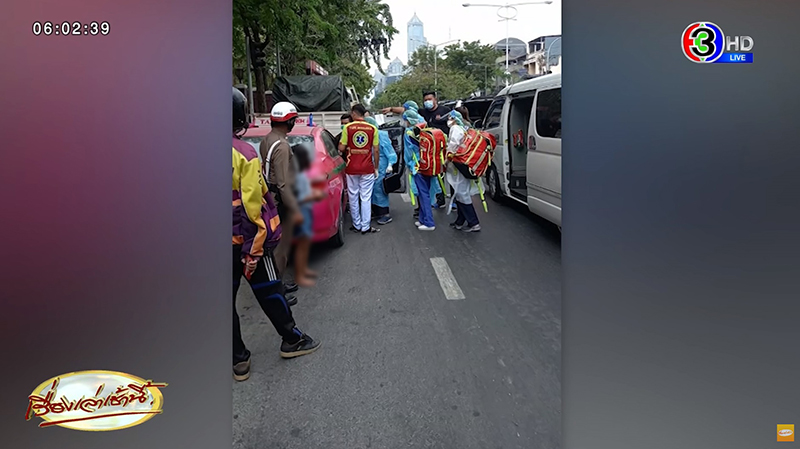 แท็กซี่ซดน้ำยาล้างห้องน้ำ น้ำลายฟูมปากต่อหน้าลูกสาว 2 คน เด็กร้องไห้ขอความช่วยเหลือ แท็กซี่ซดน้ำยาล้างห้องน้ำ น้ำลายฟูมปากต่อหน้าลูกสาว 2 คน เด็กร้องไห้ขอความช่วยเหลือ