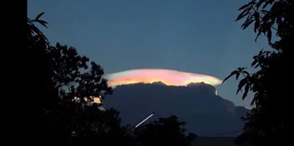 หมวกเมฆสีรุ้งสุดสวยโผล่ขอนแก่น คนแห่ถ่ายคลิปแชร์ หมวกเมฆสีรุ้งสุดสวยโผล่ขอนแก่น คนแห่ถ่ายคลิปแชร์