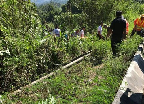 รถทัวร์ตกเขาพลึง รถทัวร์ตกเขาพลึง