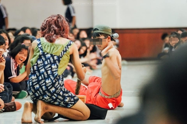 เพจต้านโซตัส แฉภาพรับน้อง ม.4 ชี้แรงเกิน ถามแรงเกินหรือไม่ เพจต้านโซตัส แฉภาพรับน้อง ม.4 ชี้แรงเกิน ถามแรงเกินหรือไม่