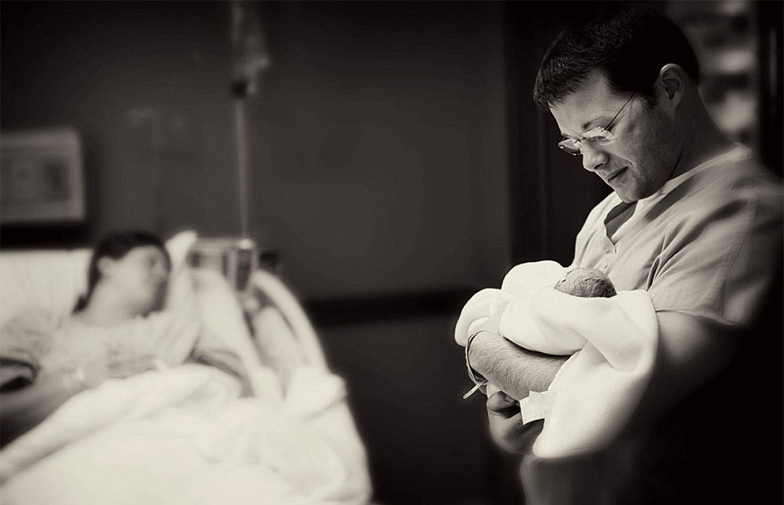 พ่อ-แม่ขอถ่ายรูปกับลูกเป็นครั้งสุดท้าย แม้จะอยู่ในร่างไร้วิญญาณ พ่อ-แม่ขอถ่ายรูปกับลูกเป็นครั้งสุดท้าย แม้จะอยู่ในร่างไร้วิญญาณ