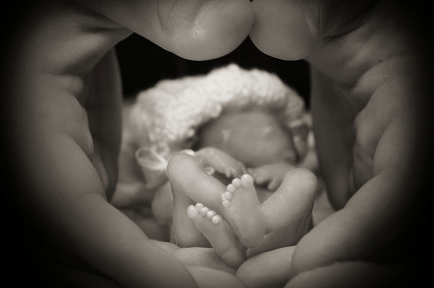 พ่อ-แม่ขอถ่ายรูปกับลูกเป็นครั้งสุดท้าย แม้จะอยู่ในร่างไร้วิญญาณ พ่อ-แม่ขอถ่ายรูปกับลูกเป็นครั้งสุดท้าย แม้จะอยู่ในร่างไร้วิญญาณ