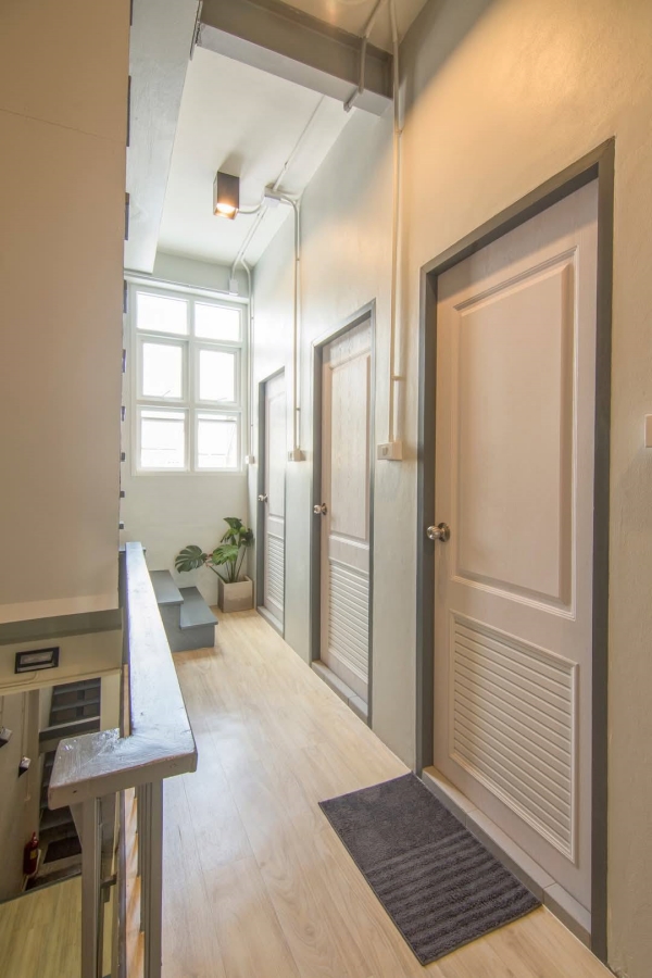 เอกเขนกโฮสเทล เอกเขนกโฮสเทล