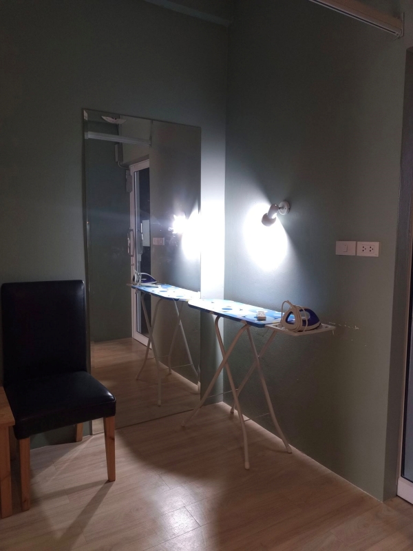 เอกเขนกโฮสเทล เอกเขนกโฮสเทล