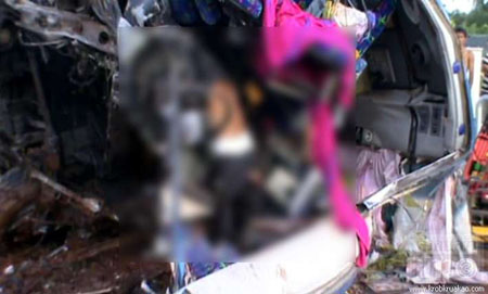 ทัวร์ กทม.-เกาะพะงัน ชนเสาไฟ ดับ 10 เจ็บ 17