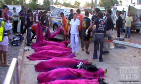 ทัวร์ กทม.-เกาะพะงัน ชนเสาไฟ ดับ 10 เจ็บ 17