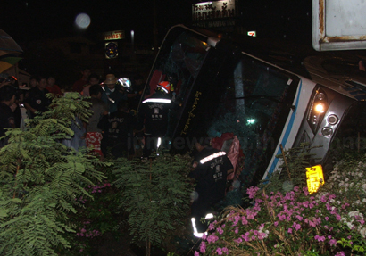 รถทัวร์กรุงเทพฯ-เชียงของ คว่ำ