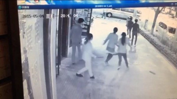 เผยคลิปหนุ่มกระทืบเด็ก 2 ขวบปางตาย นานกว่า 40 วิ เผยคลิปหนุ่มกระทืบเด็ก 2 ขวบปางตาย นานกว่า 40 วิ