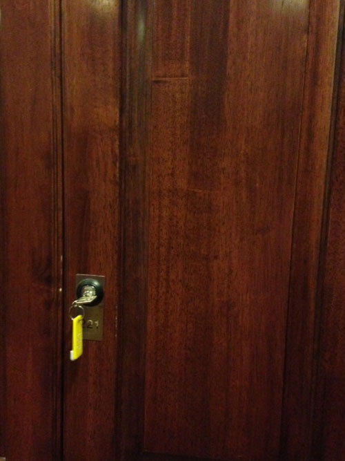 เตือนภัย โจรงัดล็อกเกอร์ฟิตเนสดัง ขโมยของลูกค้า เตือนภัย โจรงัดล็อกเกอร์ฟิตเนสดัง ขโมยของลูกค้า