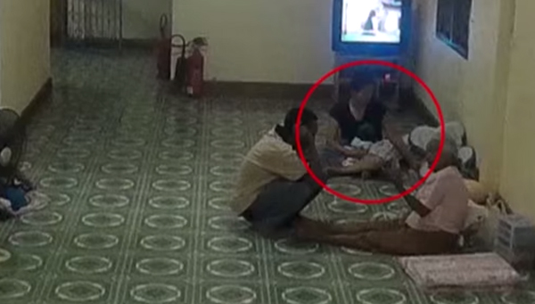 เปิดคลิปแฉไฟไหม้ปริศนาที่พัทลุง พบผู้หญิงในบ้านมีพิรุธ คาดจุดไฟเอง เปิดคลิปแฉไฟไหม้ปริศนาที่พัทลุง พบผู้หญิงในบ้านมีพิรุธ คาดจุดไฟเอง