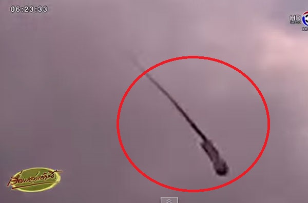 นาทีชีวิต !! บั้งไฟแสนตกใส่ชาวบ้าน สังเวย 2 ศพ แขนขาดอีก 1 ราย นาทีชีวิต !! บั้งไฟแสนตกใส่ชาวบ้าน สังเวย 2 ศพ แขนขาดอีก 1 ราย