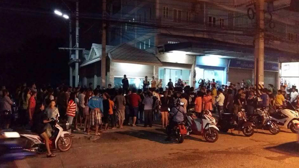 ชาวบิ๊กไบค์นับพัน ปิดล้อม สภ.หนองขาม ปมคดียิงหนุ่มแหกด่านดับ ชาวบิ๊กไบค์นับพัน ปิดล้อม สภ.หนองขาม ปมคดียิงหนุ่มแหกด่านดับ