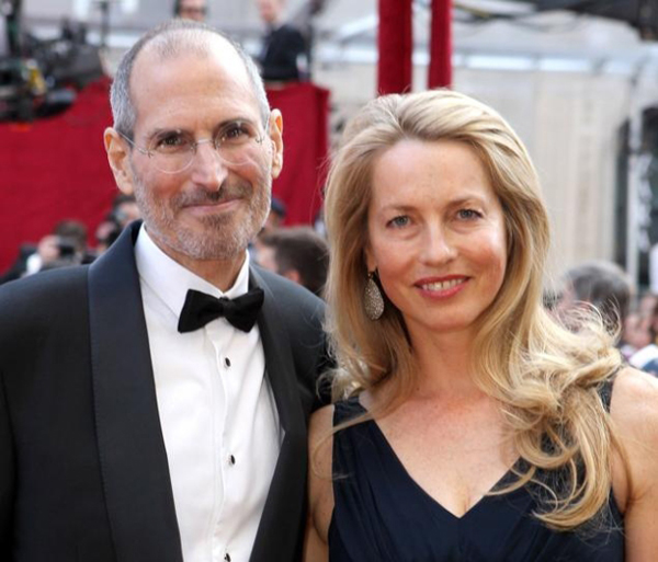 ภรรยาสตีฟ จ็อบส์ สวีทหวานแหววกับรักใหม่ หลังสามีตาย 3 ปี ภรรยาสตีฟ จ็อบส์ สวีทหวานแหววกับรักใหม่ หลังสามีตาย 3 ปี