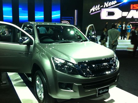 งานเปิดตัว isuzu 2012