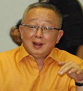 สนธิ ลิ้มทองกุล