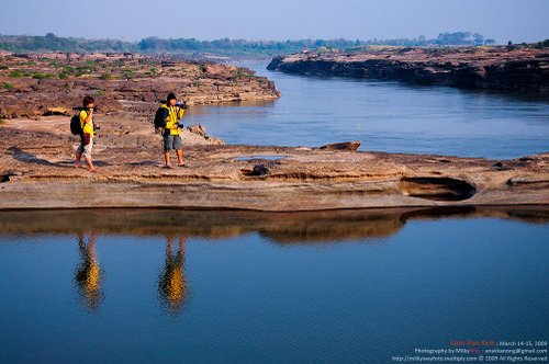 สามพันโบก