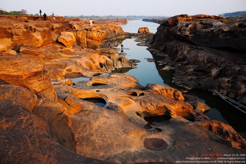 สามพันโบก
