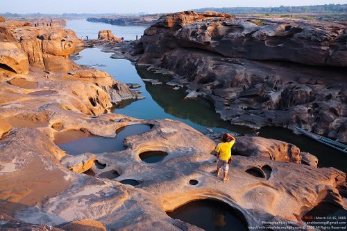 สามพันโบก