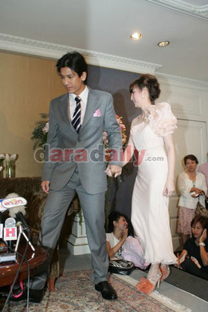 ประมวลภาพงานแต่ง ติ๊ก-พีช