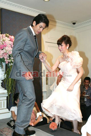 ประมวลภาพงานแต่ง ติ๊ก-พีช