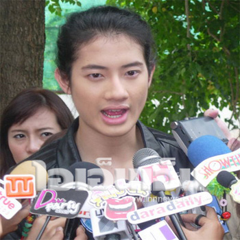 เป้ อารักษ์ อมรศุภศิริ