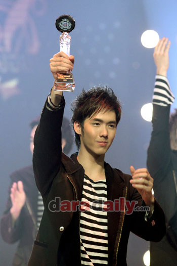 แมธธิว คว้าแชมป์ สุภาพบุรุษบอยแบนด์  