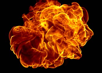 อย่างโหด!! ชาวบ้านในอินเดียจับย่างสด 10 โจรฉกทอง