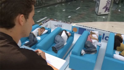 แข่งนอนหลับกลางห้าง