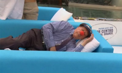 แข่งนอนหลับกลางห้าง