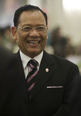 ไตรรงค์ สุวรรณคีรี 