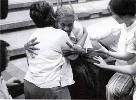 ย่ายิ้ม หรือ ยายยิ้ม