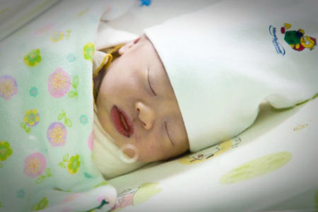 น้องฟ้า ลูกสาวองอาจ คล้ามไพบูลย์