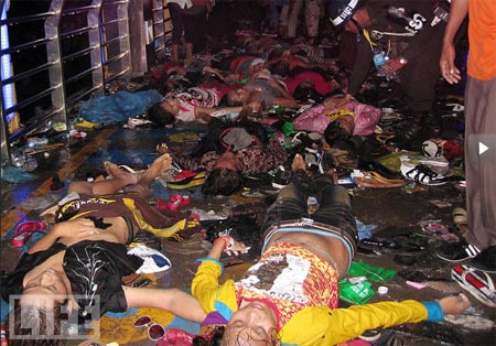 เขมรเหยียบกันตาย 375 ราย ลอยกระทงเขมร ลอยกระทงกัมพูชา