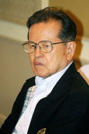 นพ.ประเวศ วะสี