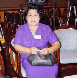 นางมัณฑนา โมรากุล ศิลปินแห่งชาติ ปี 2552 สาขาศิลปะการแสดง ด้านดนตรีไทยสากล-คำร้อง  