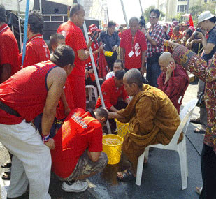 ข่าวเสื้อแดงล่าสุด เสื้อแดง โกนหัว