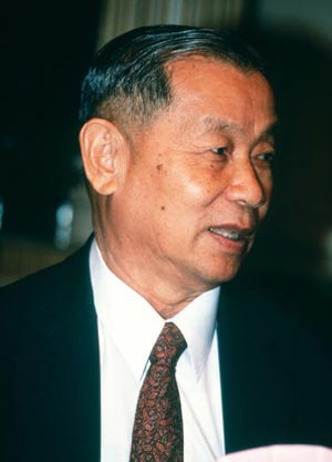 เฉลียว อยู่วิทยา 