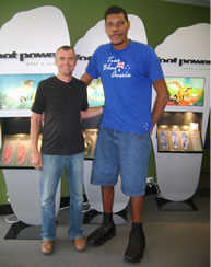 นายปีเตอร์ อิโรกะ ชายหนุ่มเจ้าของสถิติเท้าใหญ่ที่สุดในโลก