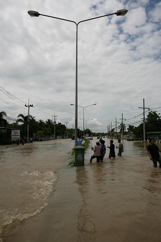 รวมภาพในวันน้ำหลาก เมืองปากน้ำโพ นครสวรรค์