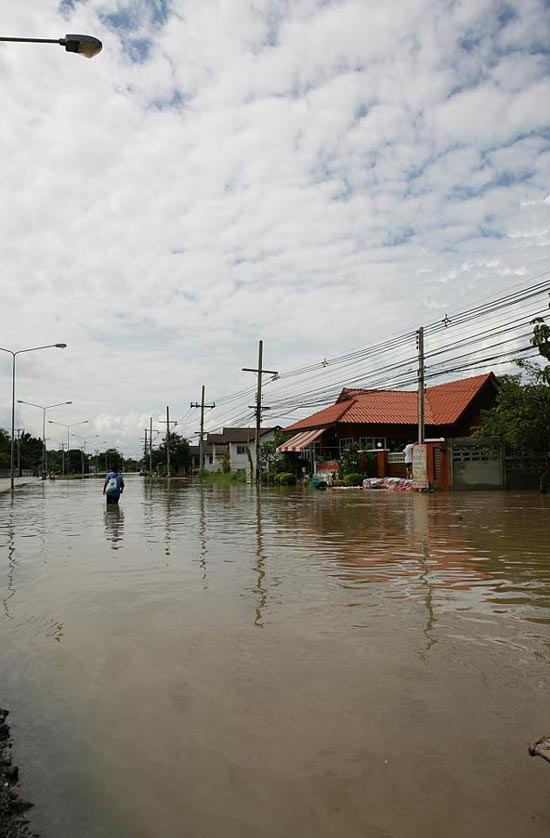 รวมภาพในวันน้ำหลาก เมืองปากน้ำโพ นครสวรรค์