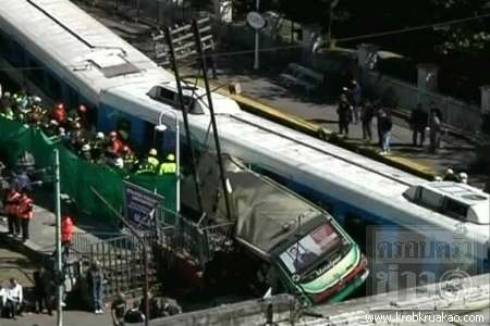 รถไฟชนกับรถโดยสารที่อาร์เจนฯ ดับ 9 เจ็บ 200