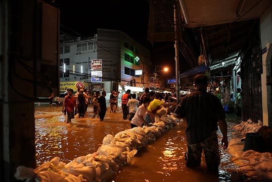 รวมภาพในวันน้ำหลาก เมืองปากน้ำโพ นครสวรรค์
