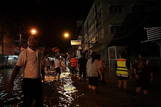 รวมภาพในวันน้ำหลาก เมืองปากน้ำโพ นครสวรรค์