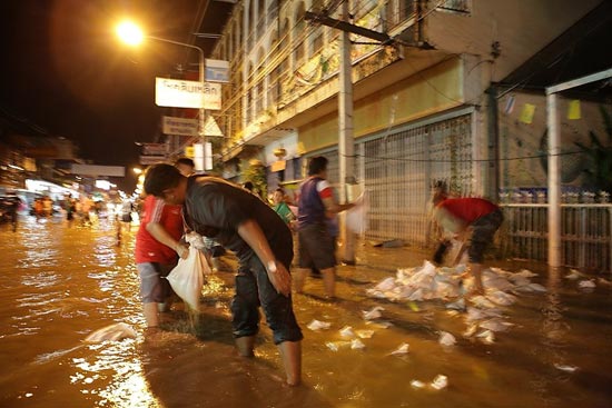รวมภาพในวันน้ำหลาก เมืองปากน้ำโพ นครสวรรค์