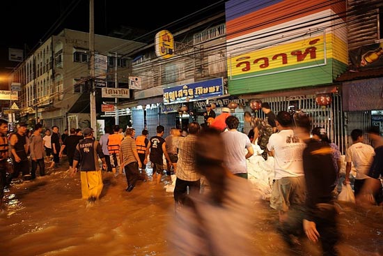 รวมภาพในวันน้ำหลาก เมืองปากน้ำโพ นครสวรรค์