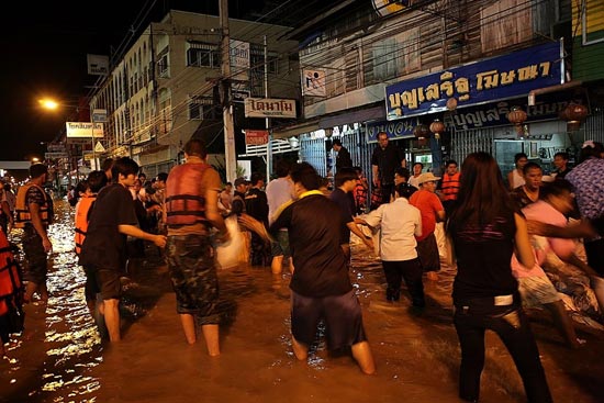 รวมภาพในวันน้ำหลาก เมืองปากน้ำโพ นครสวรรค์