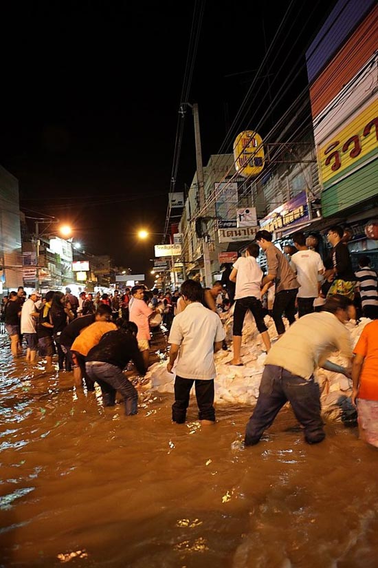 รวมภาพในวันน้ำหลาก เมืองปากน้ำโพ นครสวรรค์